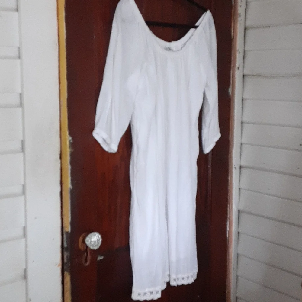 California Grown sz large off shoulder white beach dress lace bottom NWOT - Picture 1 of 4